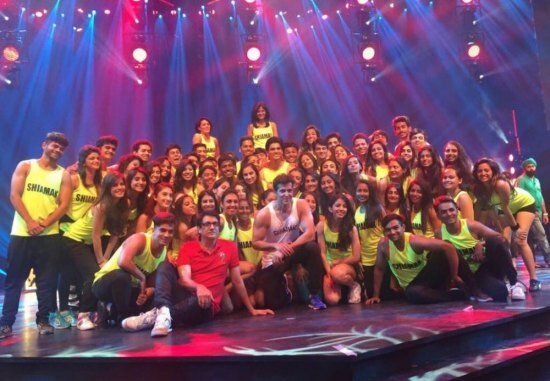 Spotted! Bollywood celebs descend down in sunny Madrid for IIFA Awards 2016 Hrithik Roshan with Shiamak Davar and troupe